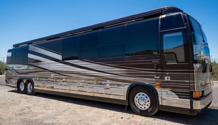 2002 Prevost Vision XLII Motorhome - Image 1