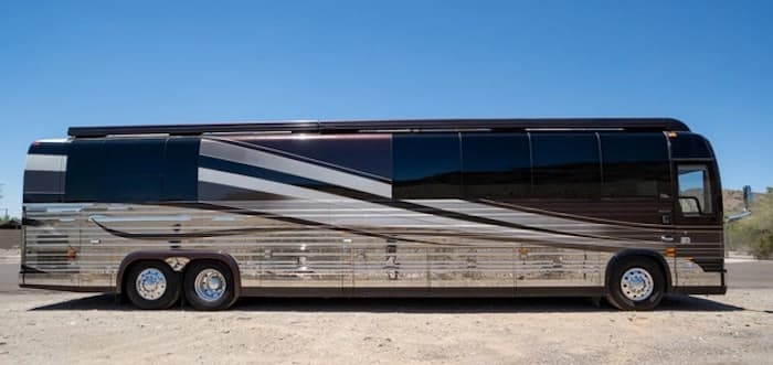 2002 Prevost Vision XLII Motorhome - Image 2
