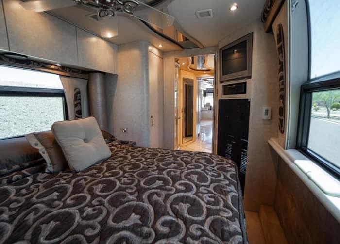 2002 Prevost Vision XLII Motorhome - Image 17