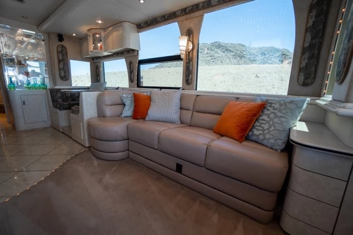 2002 Prevost Vision XLII Motorhome - Image 4