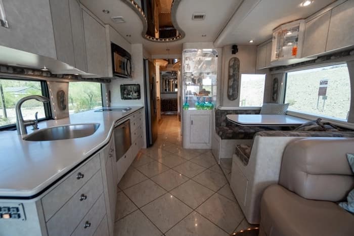 2002 Prevost Vision XLII Motorhome - Image 6