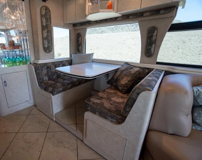 2002 Prevost Vision XLII Motorhome - Image 7