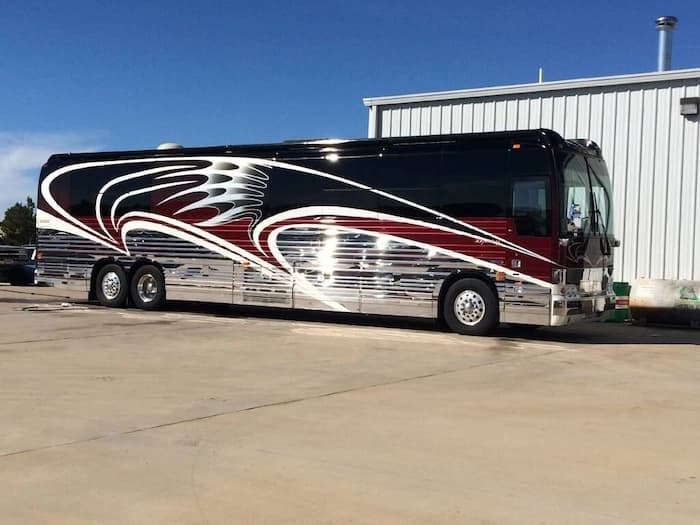 2006 Prevost Legendary XLII Motorhome - Image 2