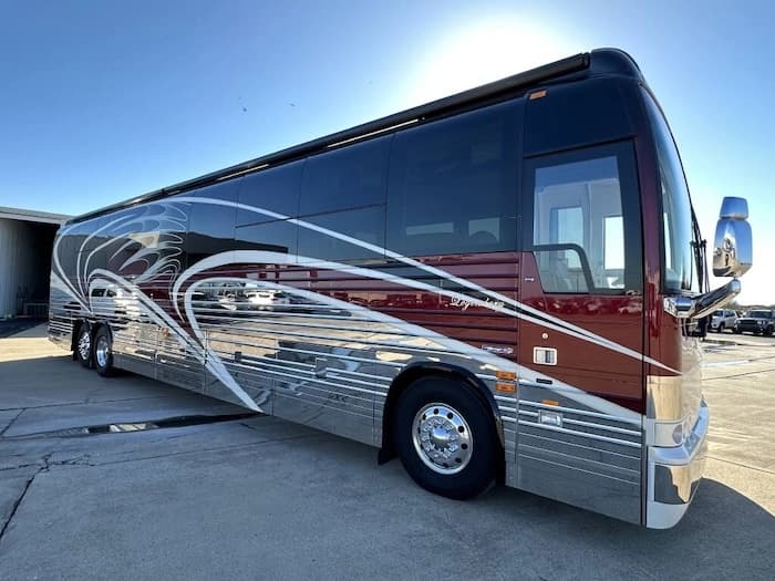 2006 Prevost Legendary XLII Motorhome - Image 11