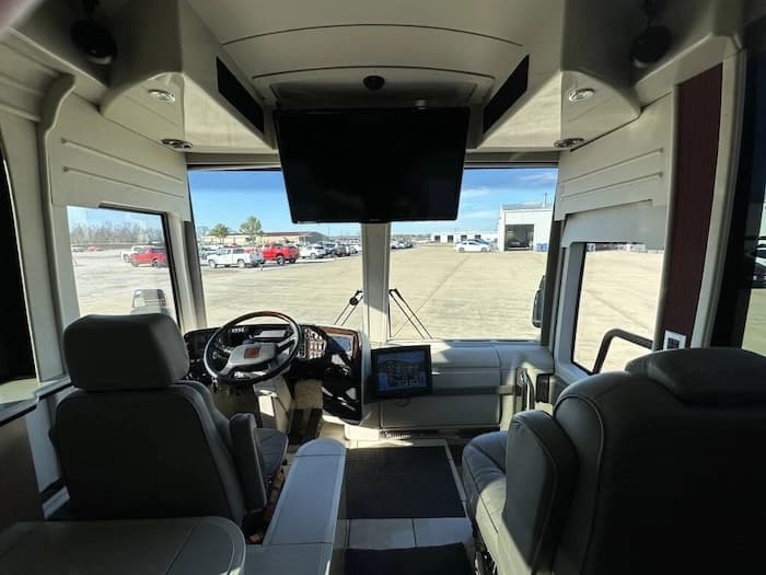 2006 Prevost Legendary XLII Motorhome - Image 23