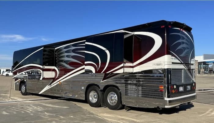 2006 Prevost Legendary XLII Motorhome - Image 4