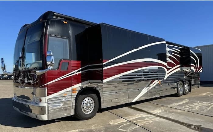2006 Prevost Legendary XLII Motorhome - Image 5
