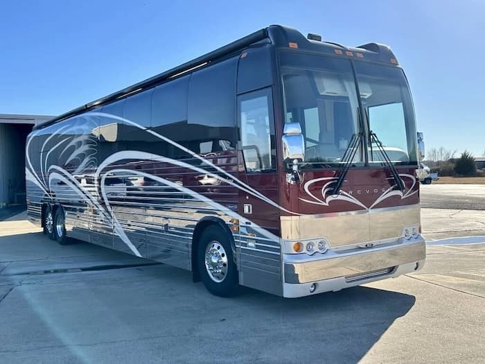 2006 Prevost Legendary XLII Motorhome - Image 9