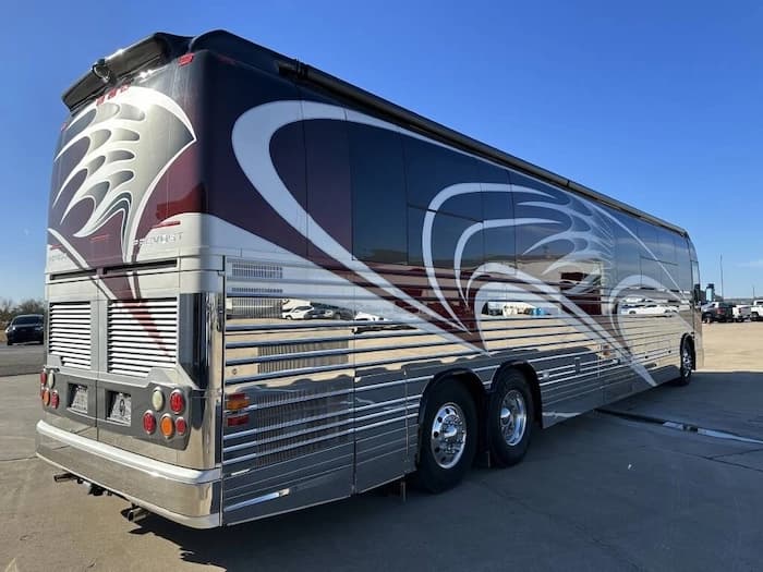 2006 Prevost Legendary XLII Motorhome - Image 10