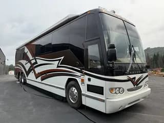 2005 Prevost Featherlite H3-45 bus