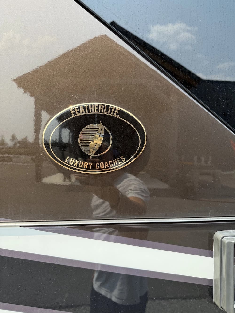 2005 Prevost Featherlite H3-45 Motorhome - Image 10