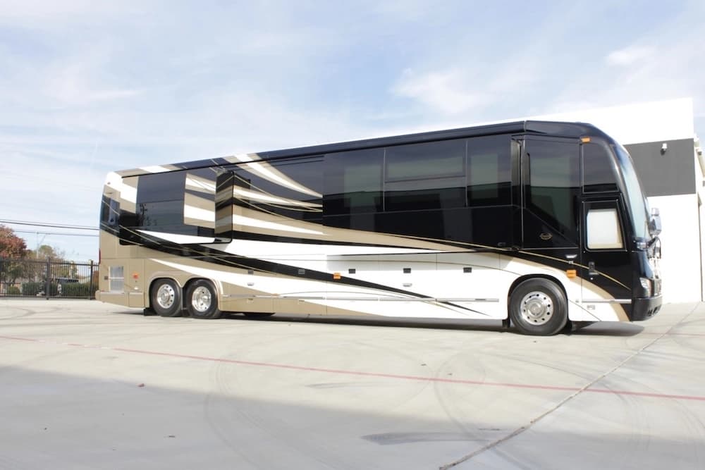 2019 Prevost Marathon H3-45 Motorhome - Image 2