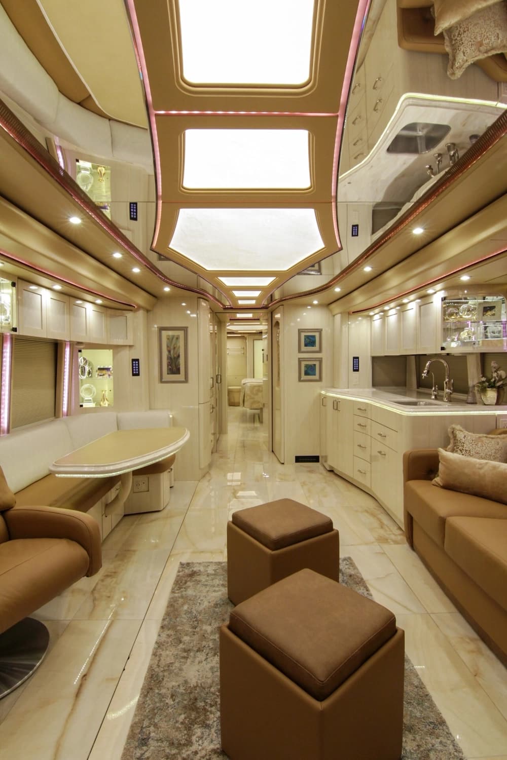 2019 Prevost Marathon H3-45 Motorhome - Image 13