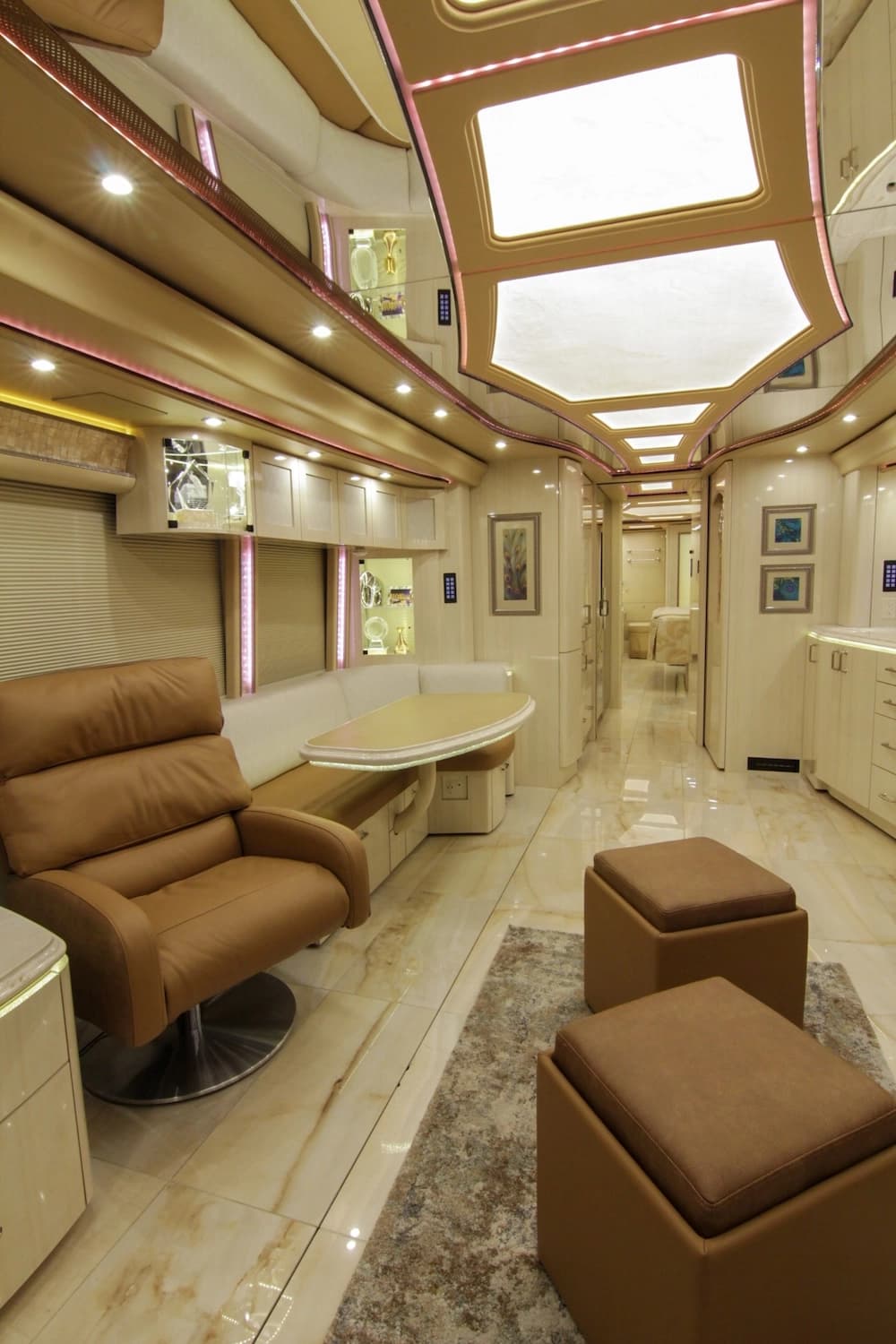 2019 Prevost Marathon H3-45 Motorhome - Image 15