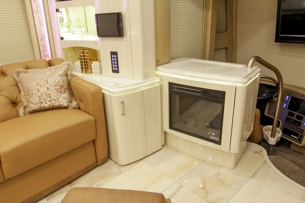 2019 Prevost Marathon H3-45 Motorhome - Image 16