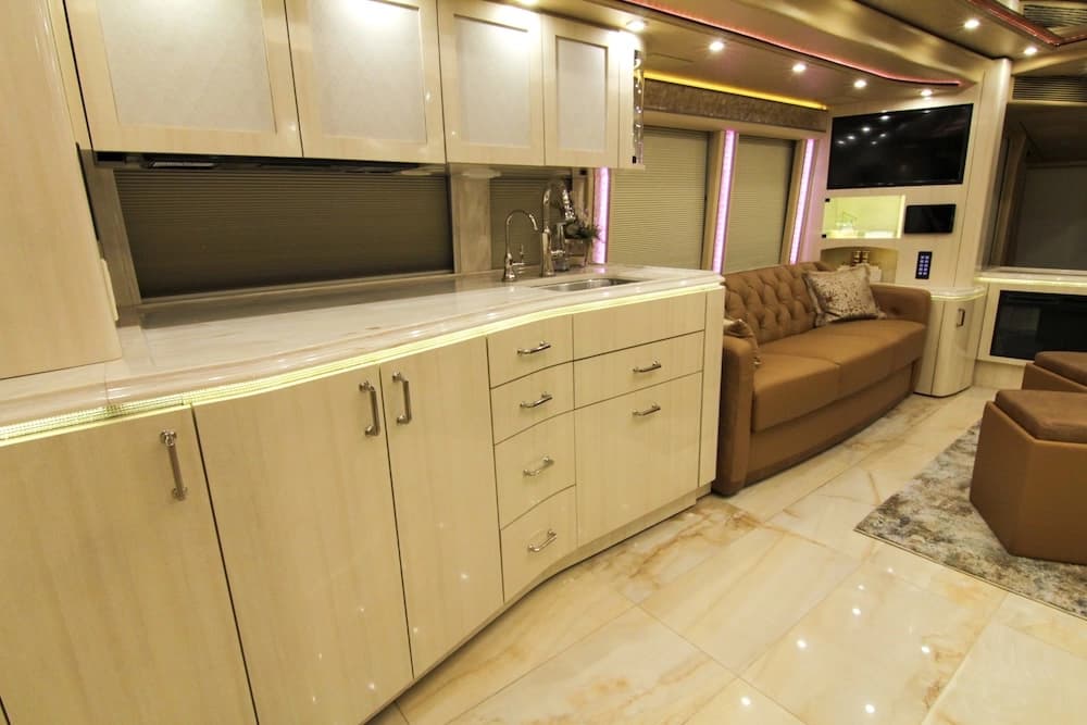 2019 Prevost Marathon H3-45 Motorhome - Image 23