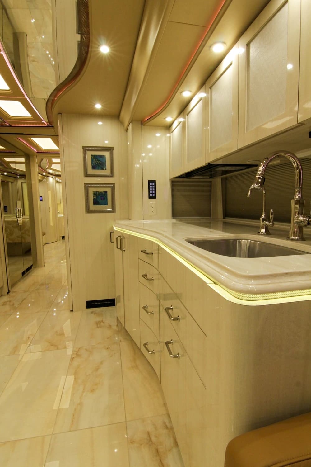 2019 Prevost Marathon H3-45 Motorhome - Image 25