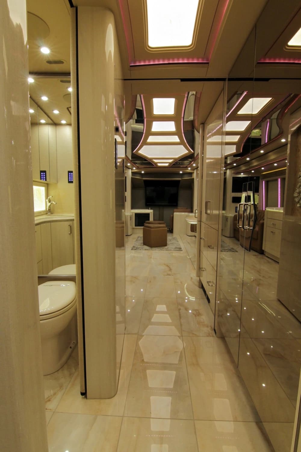 2019 Prevost Marathon H3-45 Motorhome - Image 28