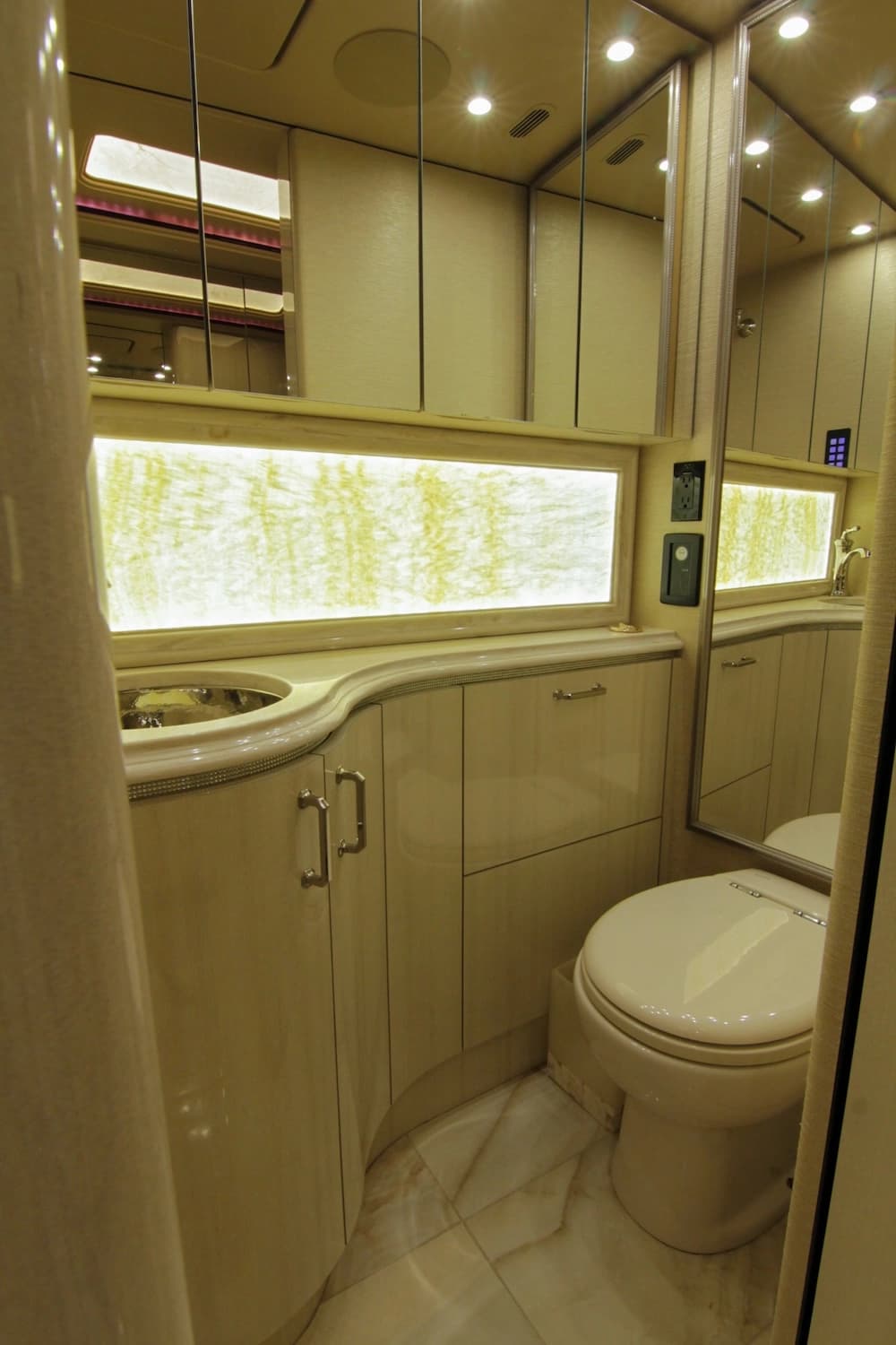 2019 Prevost Marathon H3-45 Motorhome - Image 30