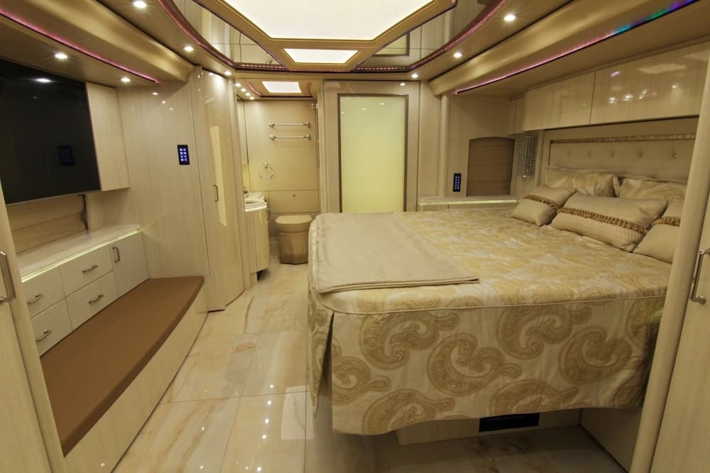 2019 Prevost Marathon H3-45 Motorhome - Image 31