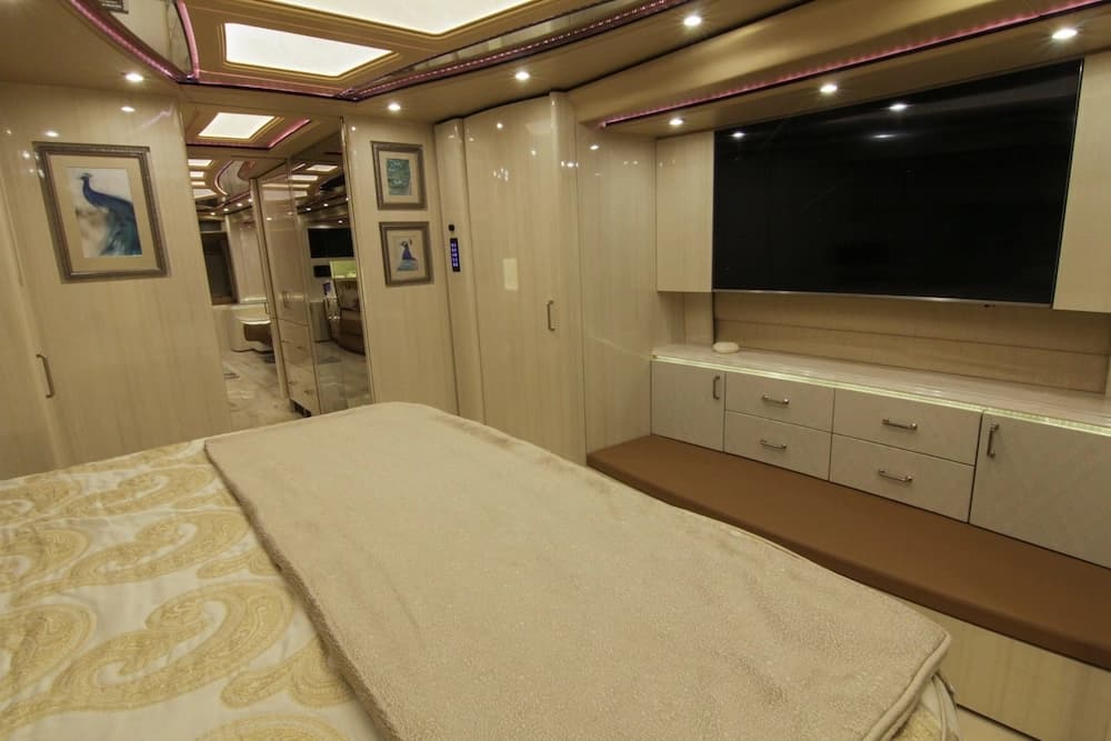 2019 Prevost Marathon H3-45 Motorhome - Image 32