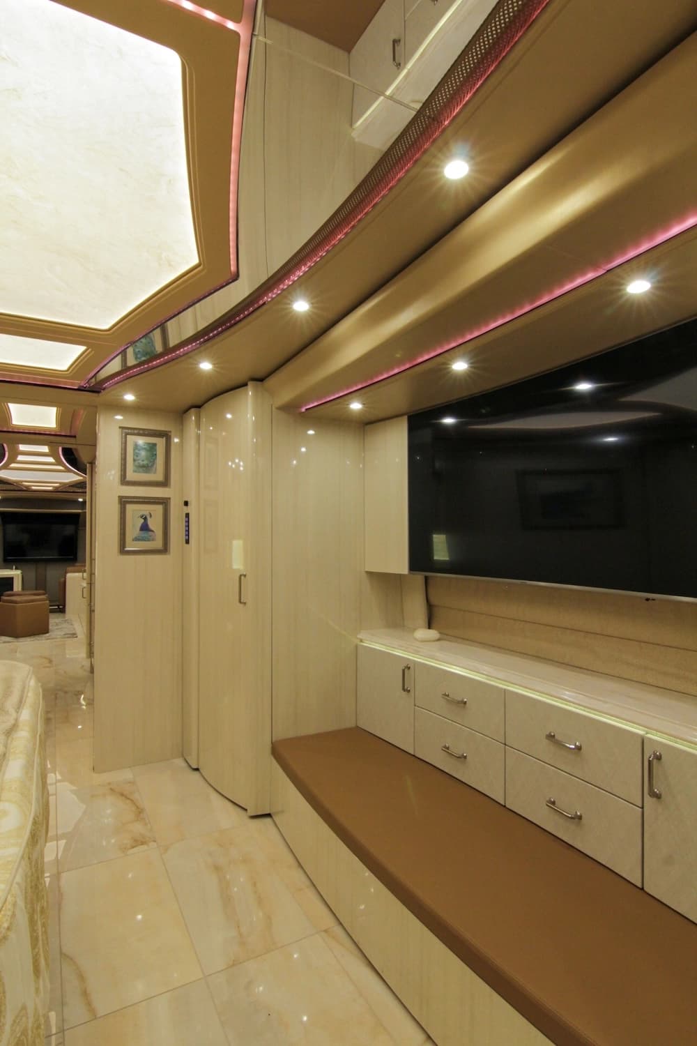 2019 Prevost Marathon H3-45 Motorhome - Image 34