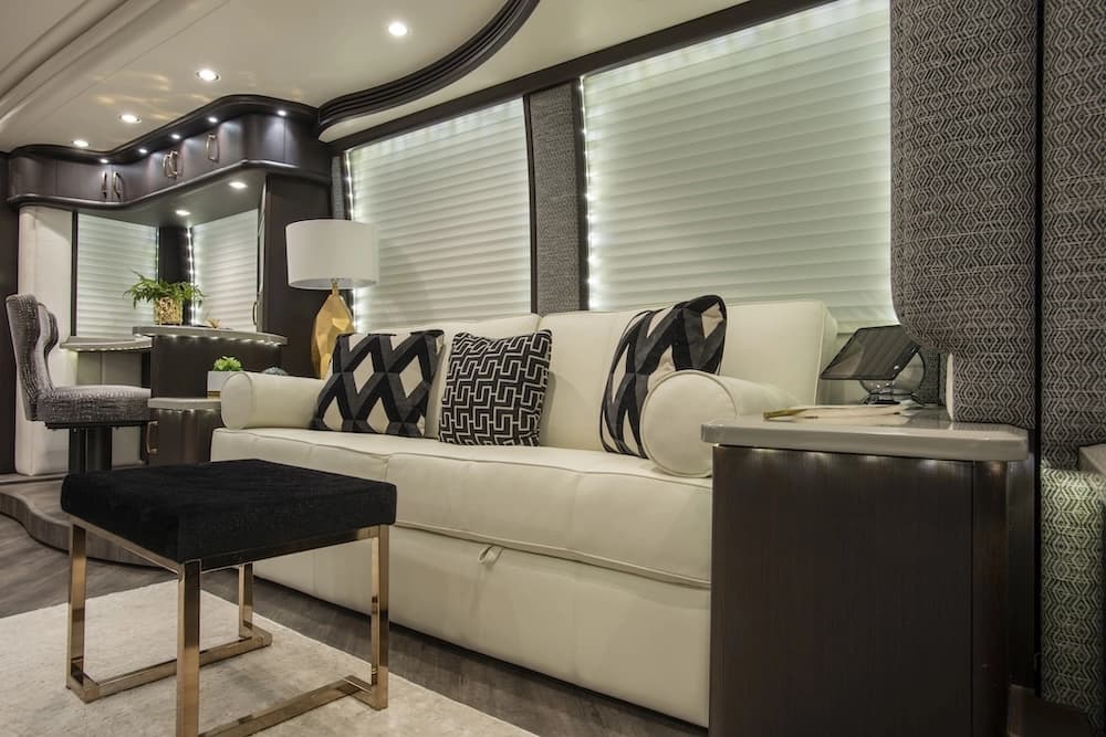 2019 Prevost Liberty Elegant Lady H3-45 Motorhome - Image 12