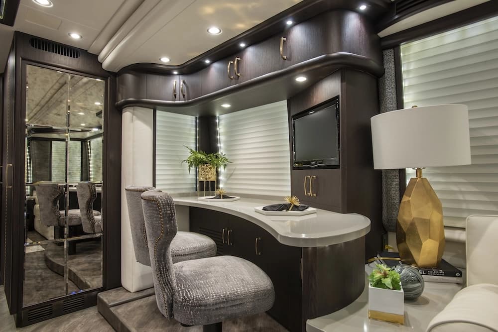 2019 Prevost Liberty Elegant Lady H3-45 Motorhome - Image 14