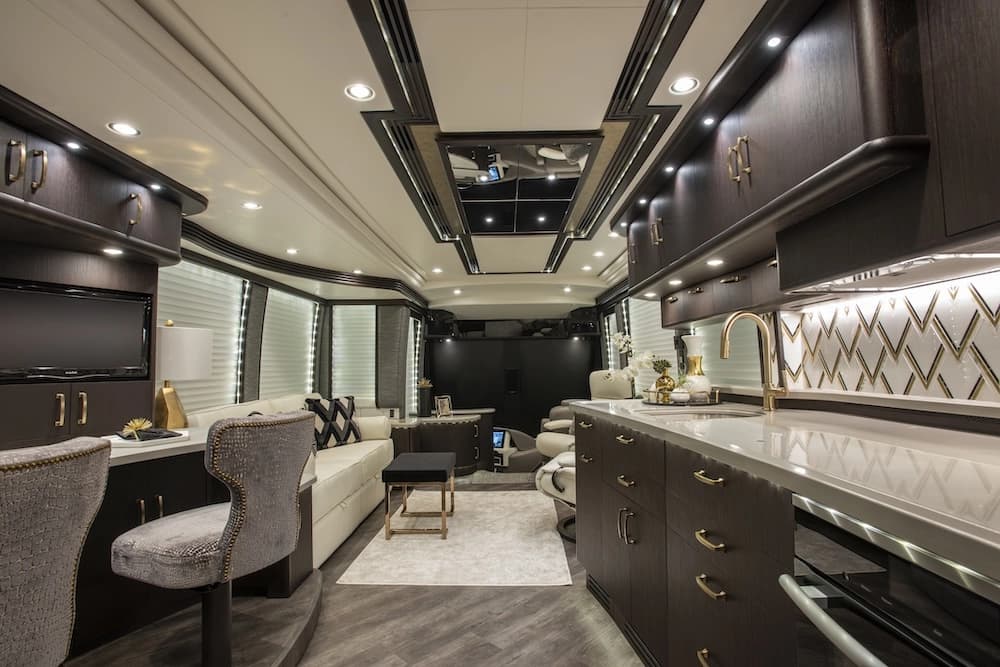 2019 Prevost Liberty Elegant Lady H3-45 Motorhome - Image 18