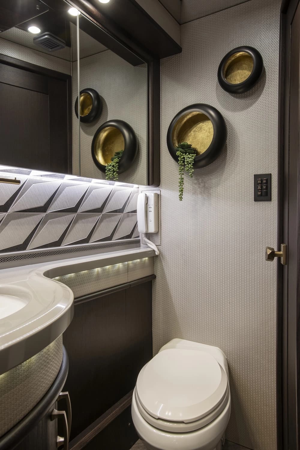 2019 Prevost Liberty Elegant Lady H3-45 Motorhome - Image 21