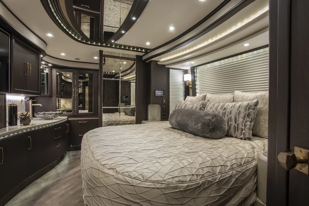 2019 Prevost Liberty Elegant Lady H3-45 Motorhome - Image 22