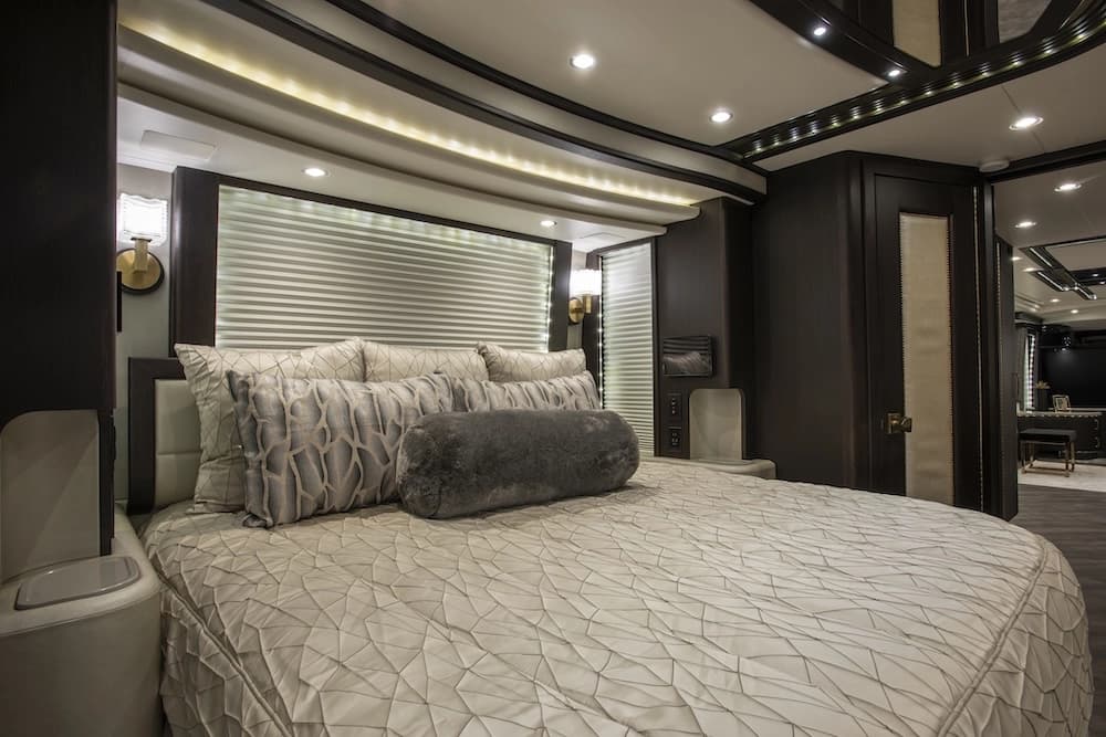 2019 Prevost Liberty Elegant Lady H3-45 Motorhome - Image 23