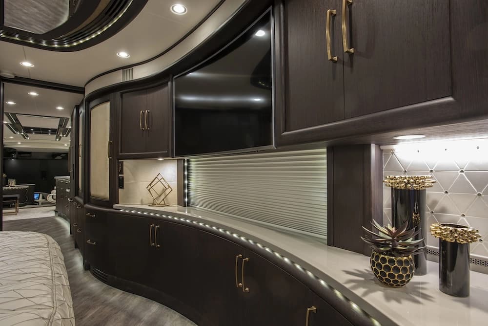 2019 Prevost Liberty Elegant Lady H3-45 Motorhome - Image 24