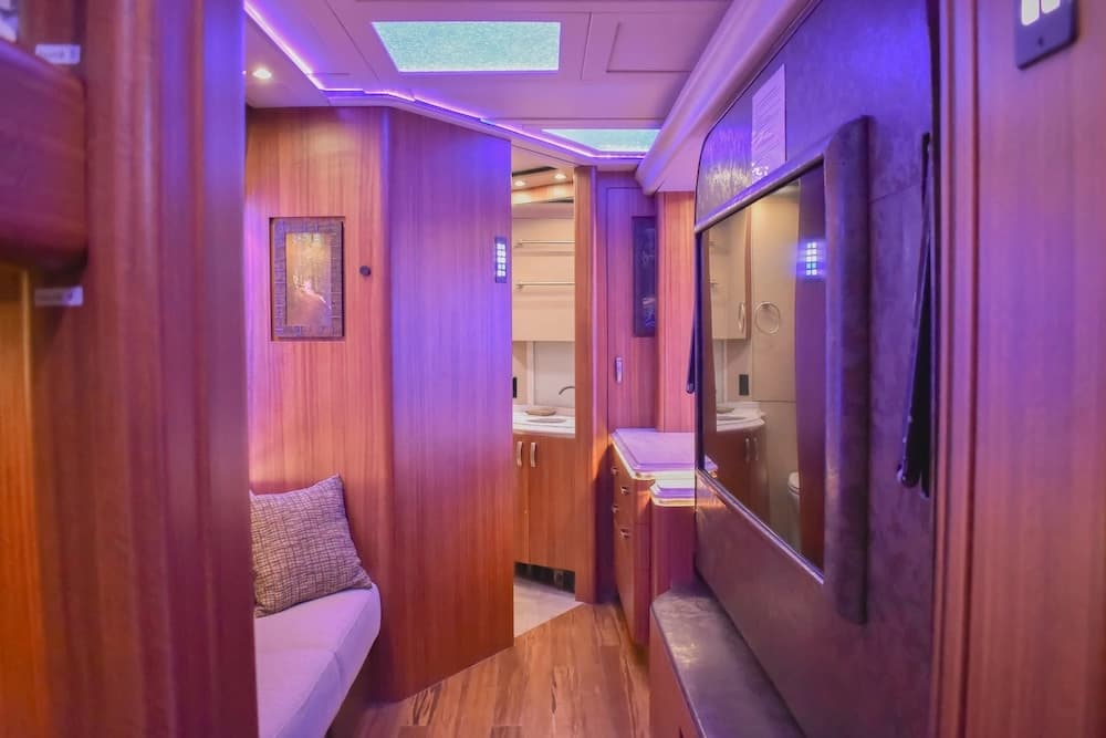 2014 Prevost Marathon H3-45 Motorhome - Image 4
