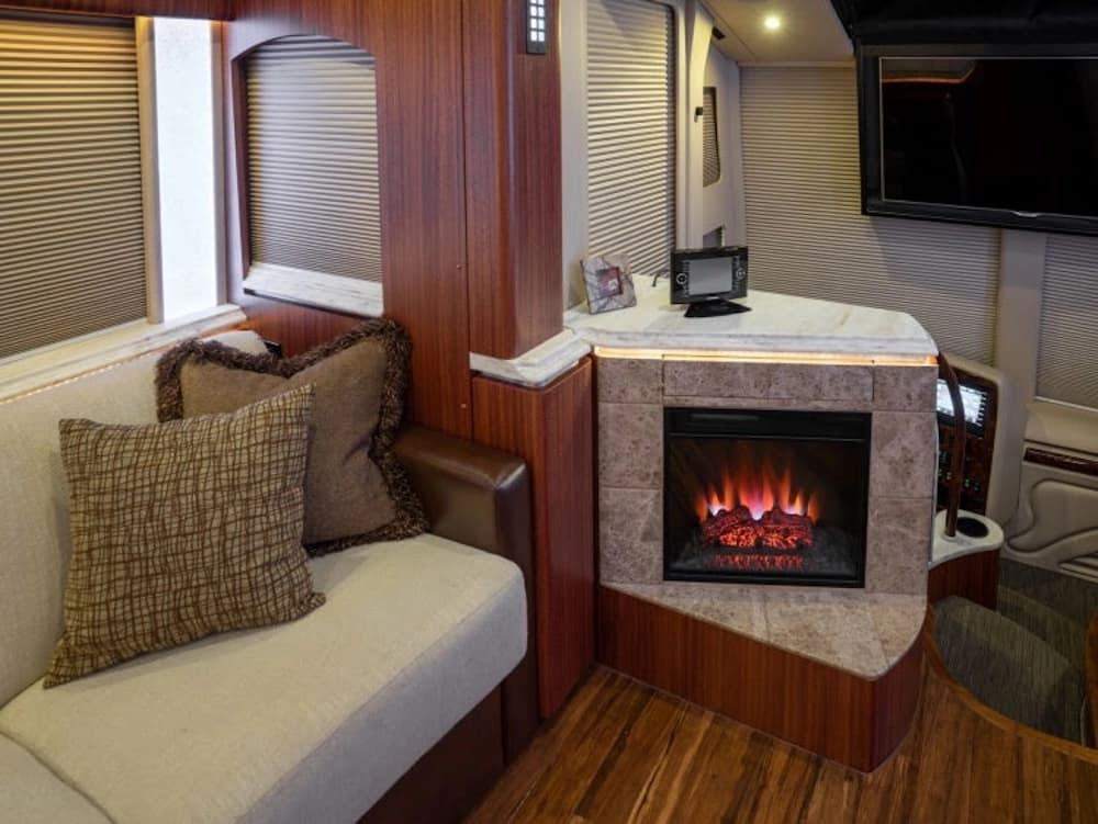 2014 Prevost Marathon H3-45 Motorhome - Image 5