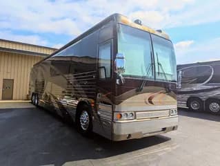 2005 Prevost Country Coach XLII bus