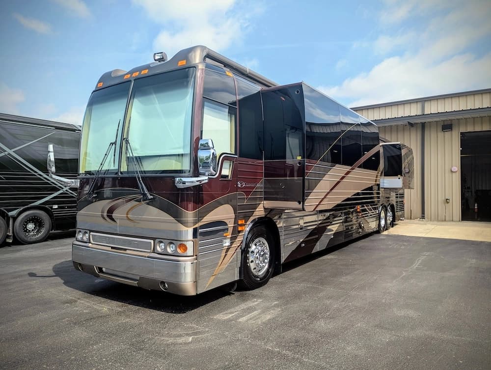 2005 Prevost Country Coach XLII Motorhome - Image 2