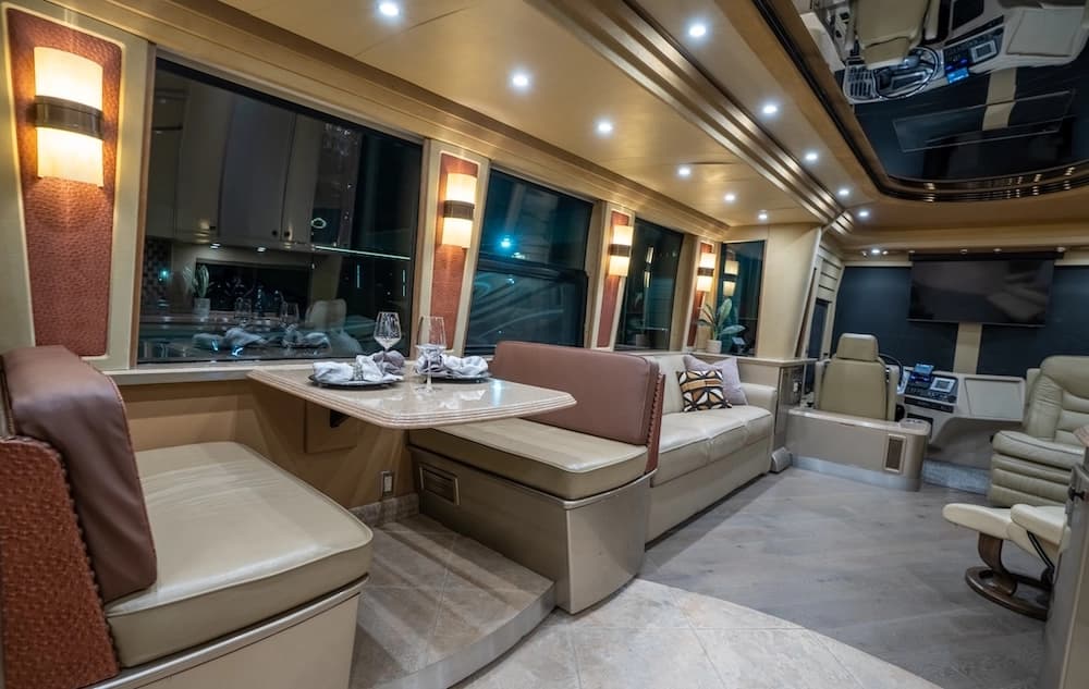 2005 Prevost Country Coach XLII Motorhome - Image 16