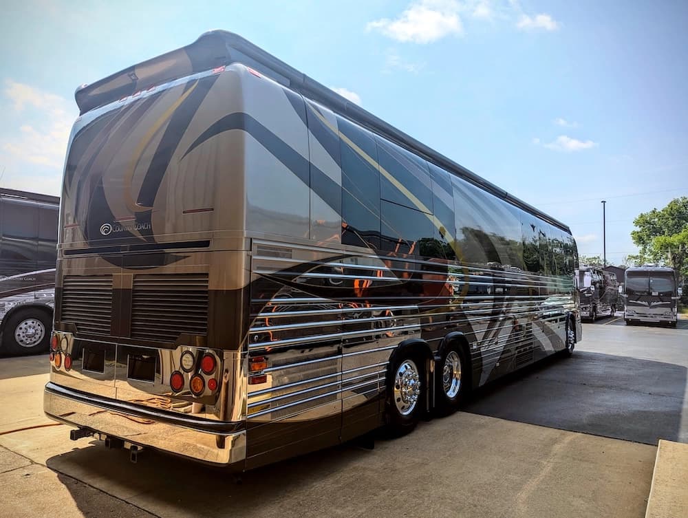 2005 Prevost Country Coach XLII Motorhome - Image 3