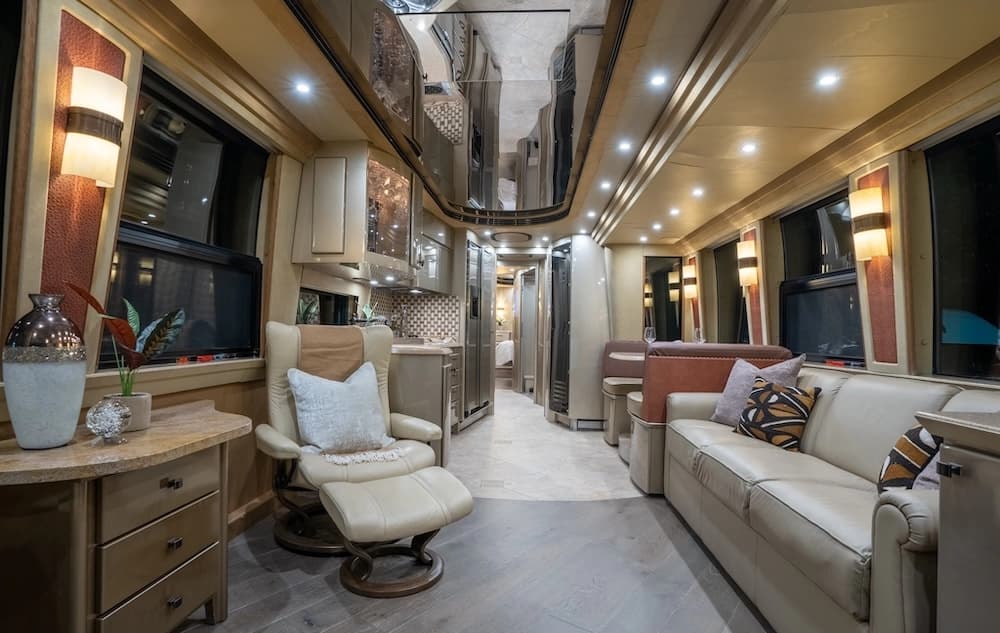 2005 Prevost Country Coach XLII Motorhome - Image 6