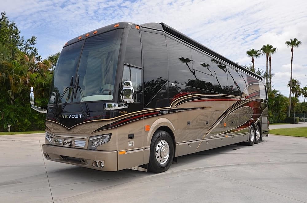 2015 Prevost Liberty Elegant Lady H3-45 Motorhome - Image 11