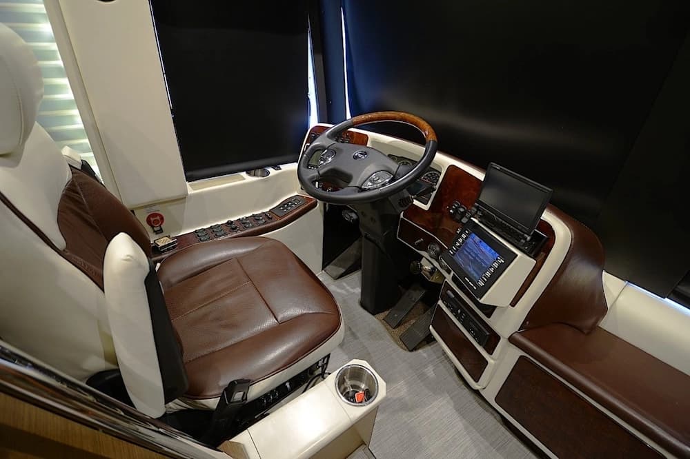 2015 Prevost Liberty Elegant Lady H3-45 Motorhome - Image 18