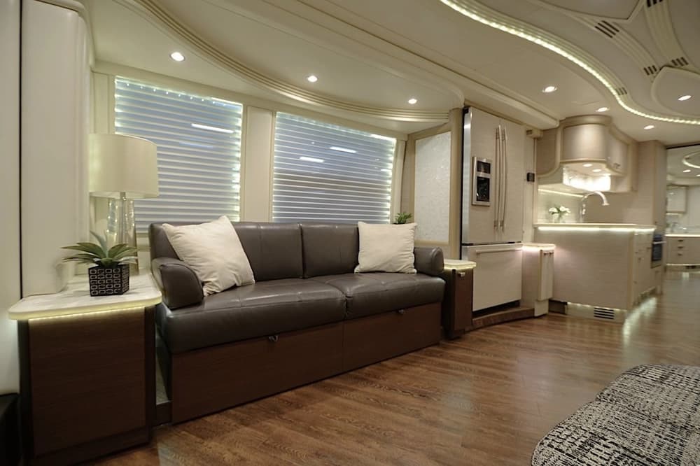 2015 Prevost Liberty Elegant Lady H3-45 Motorhome - Image 22