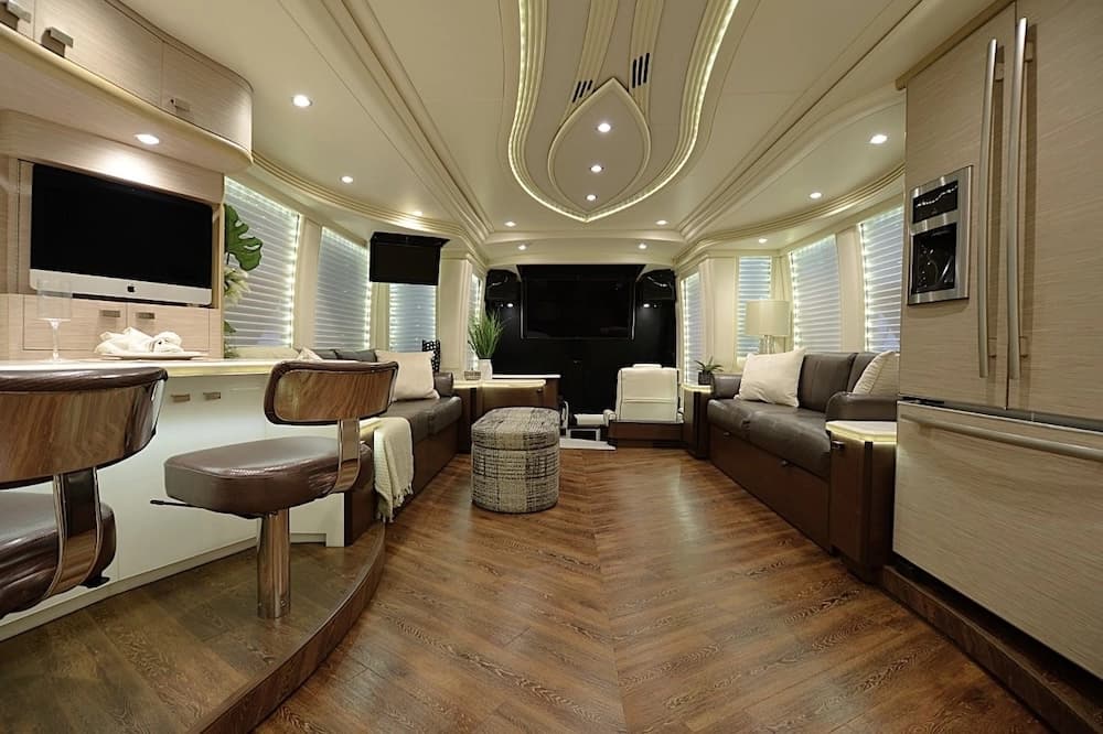 2015 Prevost Liberty Elegant Lady H3-45 Motorhome - Image 24