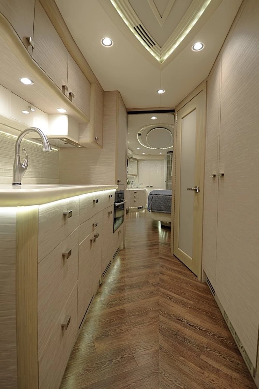 2015 Prevost Liberty Elegant Lady H3-45 Motorhome - Image 26