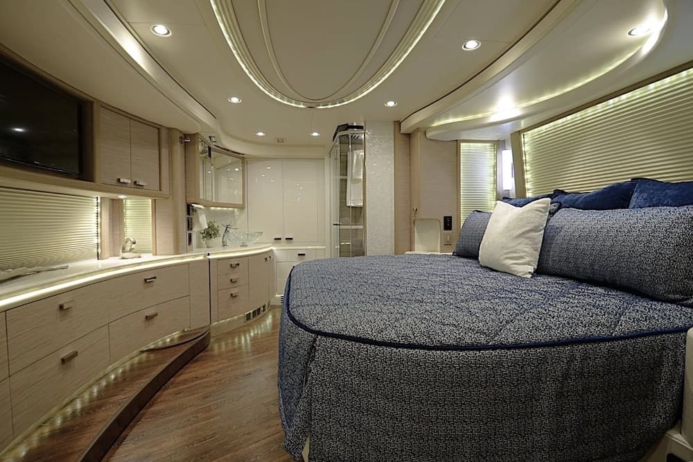 2015 Prevost Liberty Elegant Lady H3-45 Motorhome - Image 30