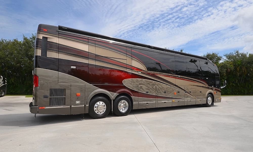 2015 Prevost Liberty Elegant Lady H3-45 Motorhome - Image 4