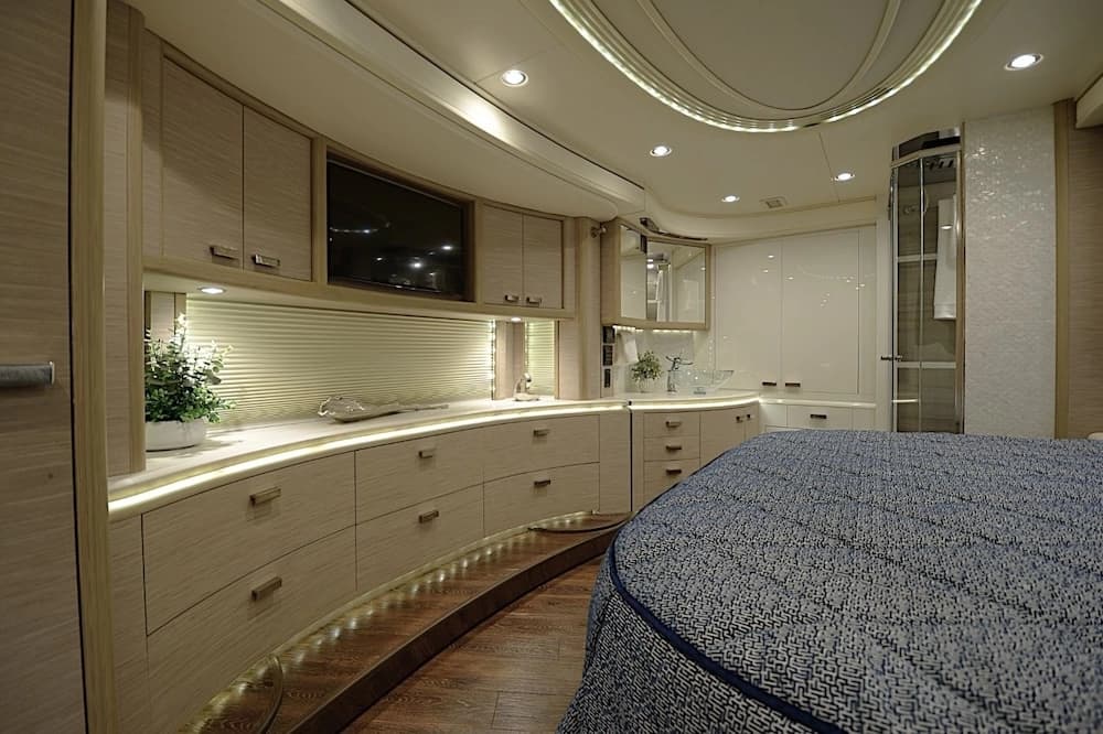 2015 Prevost Liberty Elegant Lady H3-45 Motorhome - Image 31