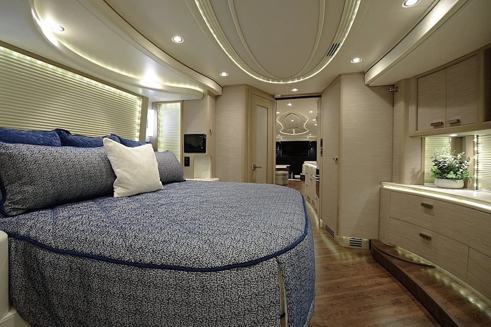 2015 Prevost Liberty Elegant Lady H3-45 Motorhome - Image 35