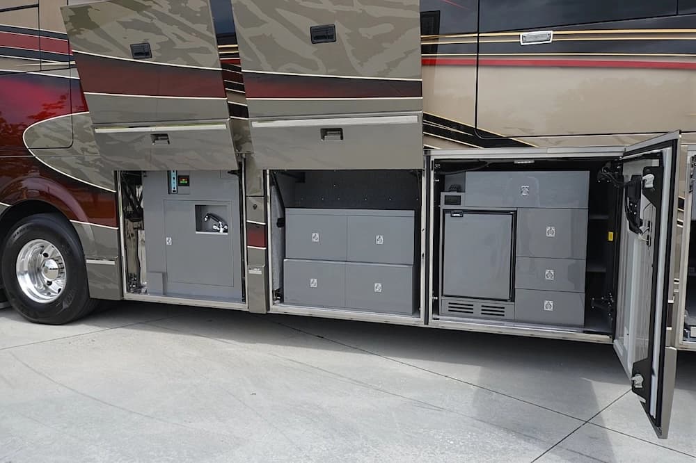 2015 Prevost Liberty Elegant Lady H3-45 Motorhome - Image 7